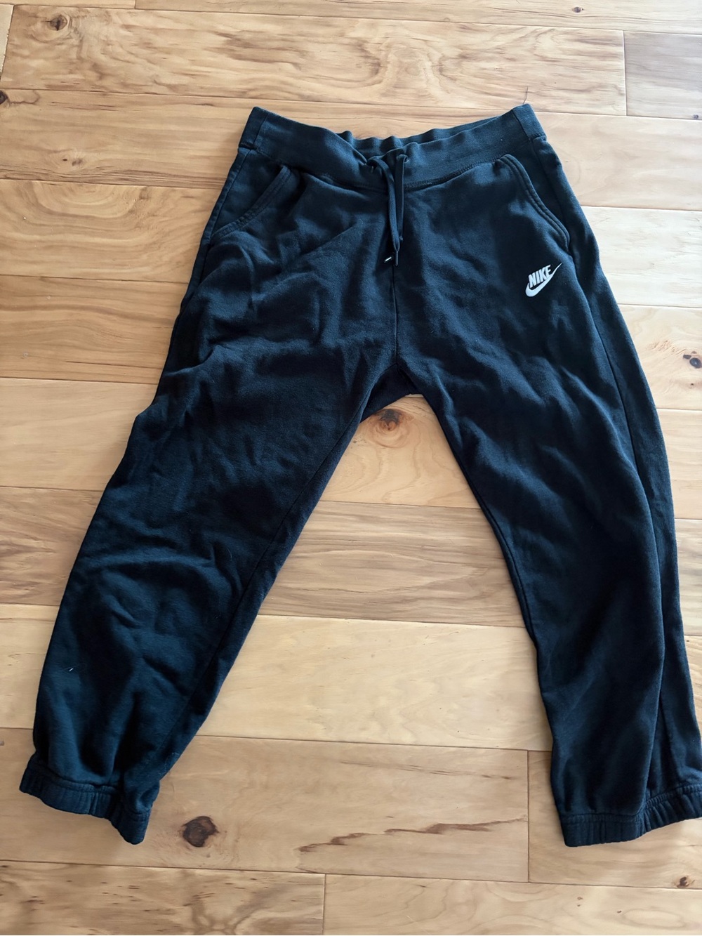 Women’s small Nike cropped joggers black